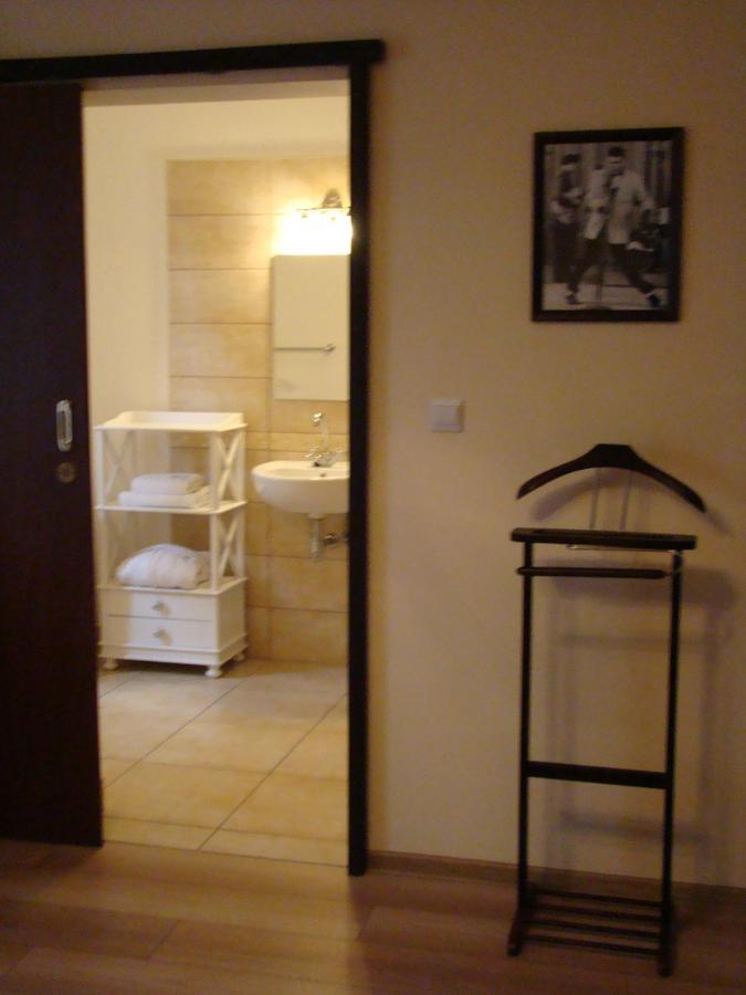 Bobrowa Dolina Bed & Breakfast Ryn  Bagian luar foto